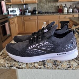 Brooks Levitate Men's Athletic Shoes - Black and White